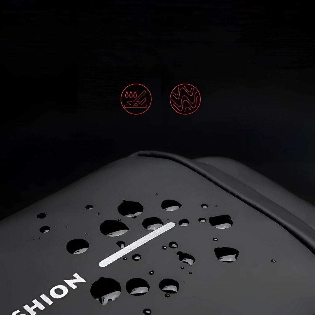 "Diebstahlsicherer USB-Rucksack aus wasserfestem Material, schwarz, ergonomisch, Vorderansicht, modernes Design."