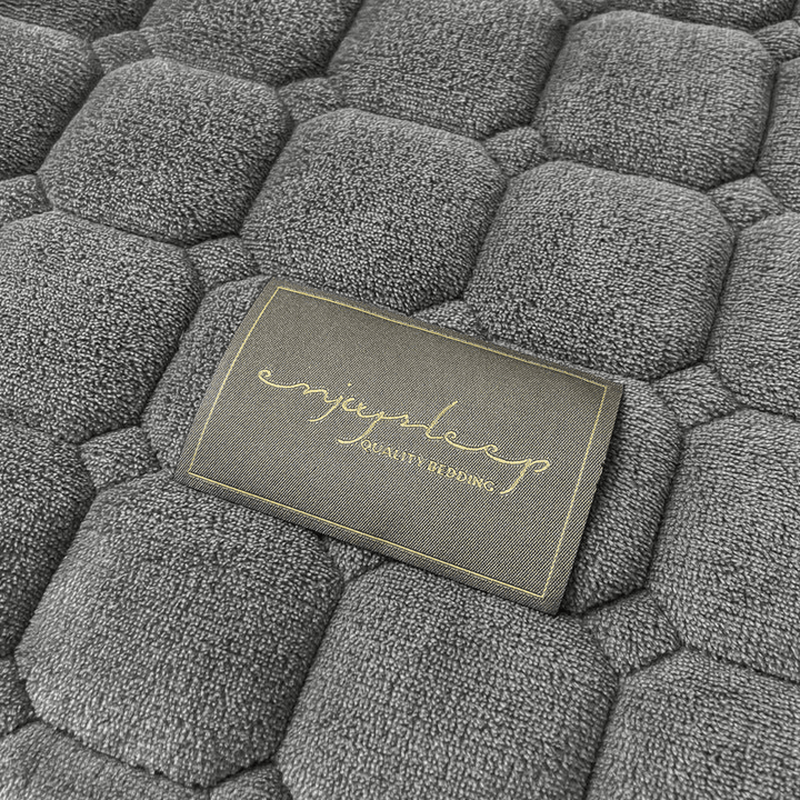 Weiche Tagesdecke mit Quadratischer Textur