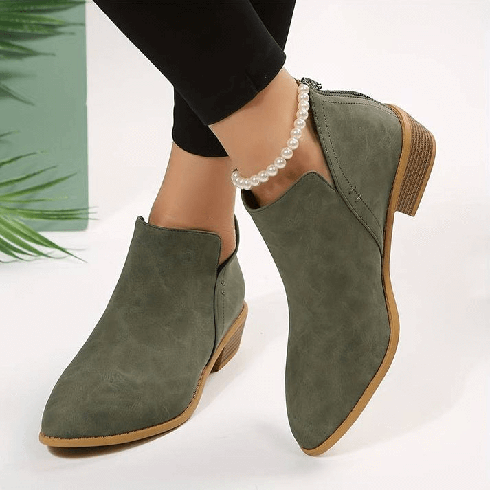 Spitz zulaufende Stiefeletten