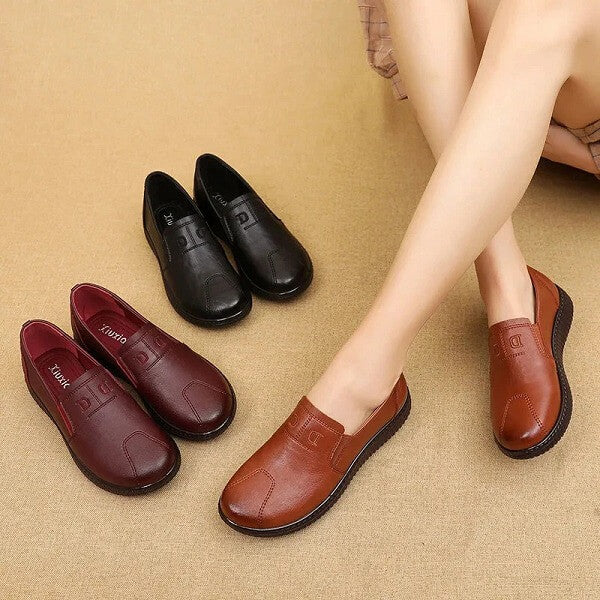 Weit geschnittene Damenschuhe aus Echtleder