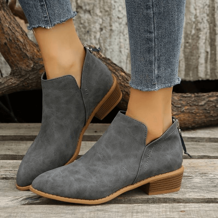Spitz zulaufende Stiefeletten