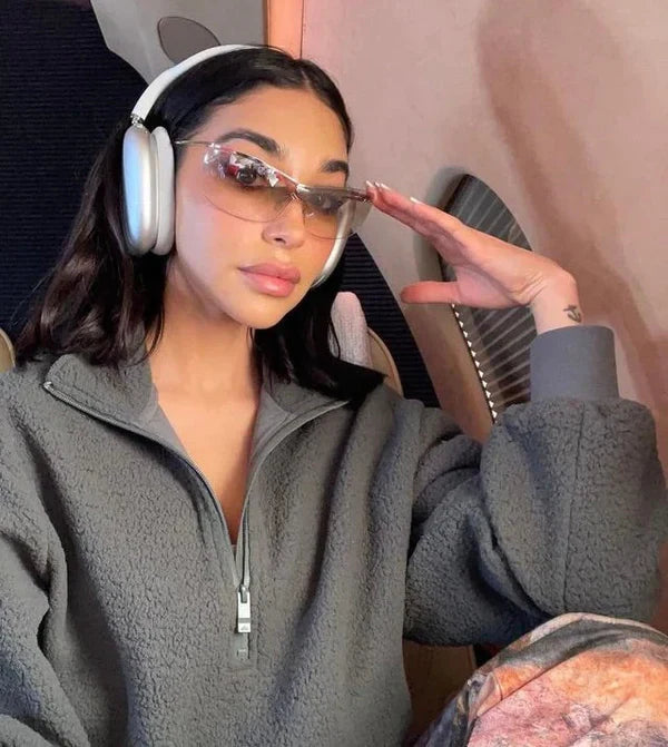 "Drahtlose rosa Kopfhörer mit ergonomischem Design, bietet überlegenen Klang und moderne Noise-Cancelling-Technologie."