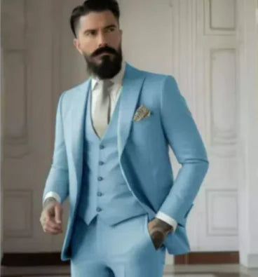 "Dreiteiliger Slim Fit Herren Hochzeitsanzug, elegant, in Grau, bestehend aus Sakko, Hose und Weste."