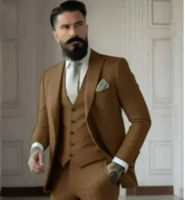 "Dreiteiliger Slim Fit Herren Hochzeitsanzug, elegant, in Grau, bestehend aus Sakko, Hose und Weste."