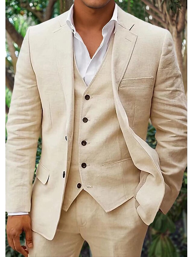 "Dreiteiliges Herren Leinen-Set in Schwarz, edler Blazer, klassische Weste, Hose; ideal für formelle Anlässe."