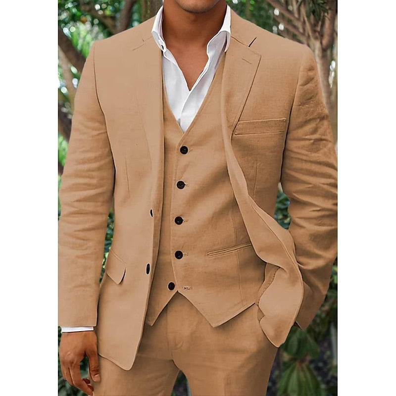 "Dreiteiliges Herren Leinen-Set in Schwarz, edler Blazer, klassische Weste, Hose; ideal für formelle Anlässe."