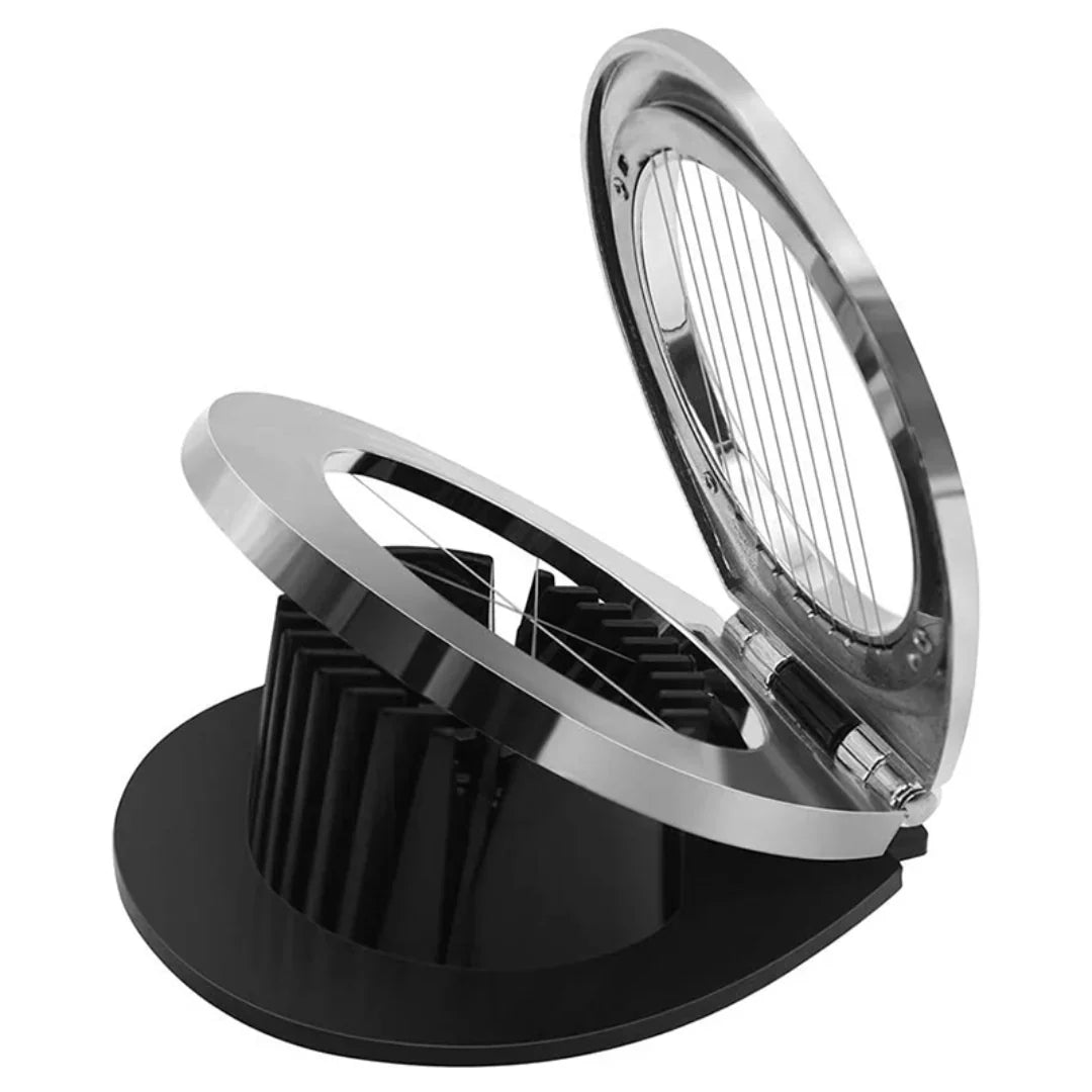 "Edelstahl-Eierschneider 3-in-1, perfekt für Scheiben, Spalten und Würfeln, mit robustem Design und scharfen Klingen."