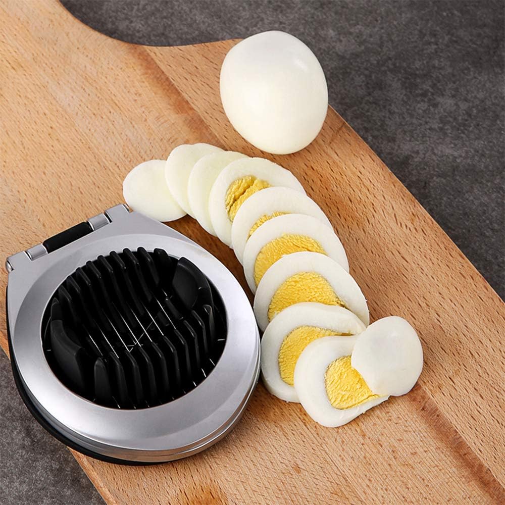 "Edelstahl-Eierschneider 3-in-1, perfekt für Scheiben, Spalten und Würfeln, mit robustem Design und scharfen Klingen."