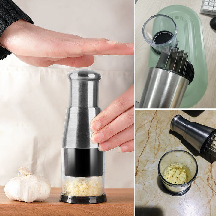 Effiziente Knoblauchpresse aus Edelstahl und Kunststoff, ergonomisch, leicht zu reinigen, kompaktes Design für die Küche.
