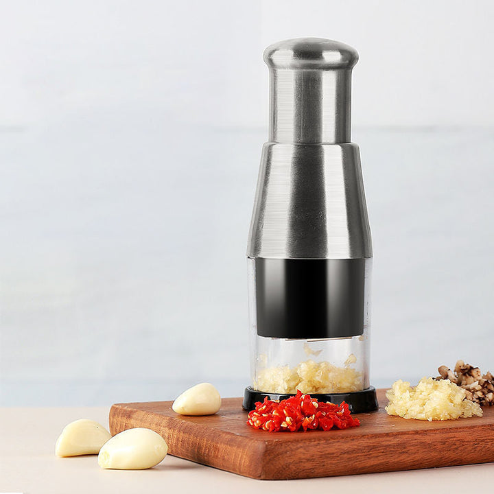 Effiziente Knoblauchpresse aus Edelstahl und Kunststoff, ergonomisch, leicht zu reinigen, kompaktes Design für die Küche.