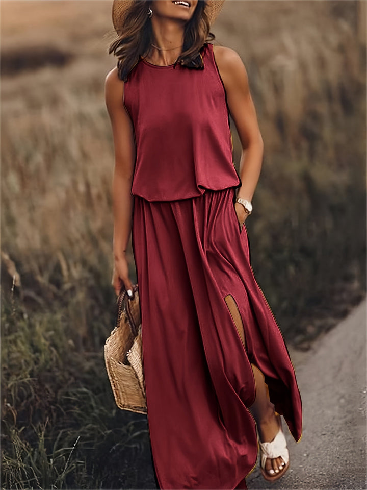 Ein elegantes, einfarbiges Maxikleid für Damen, mit klaren Linien und weicher, lockerer Passform für Komfort und Stil.