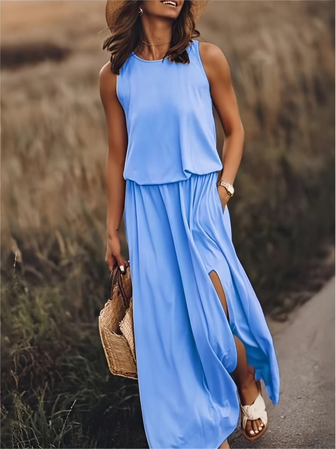 Ein elegantes, einfarbiges Maxikleid für Damen, mit klaren Linien und weicher, lockerer Passform für Komfort und Stil.