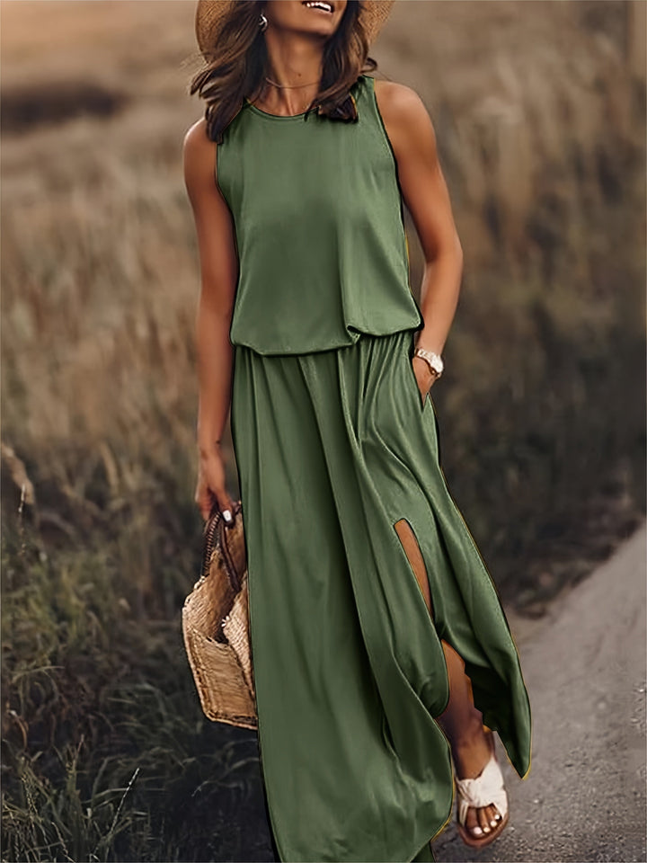 Ein elegantes, einfarbiges Maxikleid für Damen, mit klaren Linien und weicher, lockerer Passform für Komfort und Stil.