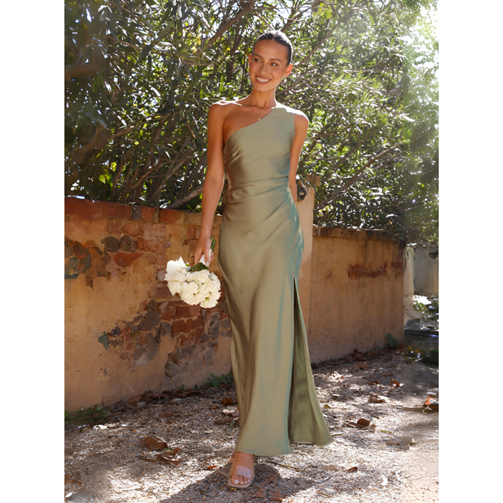 Einschultriges Maxi-Hochzeitsgastkleid für Damen, asymmetrisch, elegant, fließende Silhouette, feminines Design.