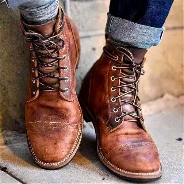 Elegante braune Herren-Schnürstiefel aus Leder mit robustem Design und strapazierfähiger Sohle für stilvolle Akzente.