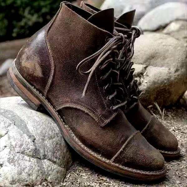 Elegante braune Herren-Schnürstiefel aus Leder mit robustem Design und strapazierfähiger Sohle für stilvolle Akzente.