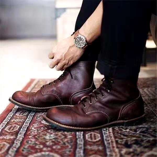 Elegante braune Herren-Schnürstiefel aus Leder mit robustem Design und strapazierfähiger Sohle für stilvolle Akzente.