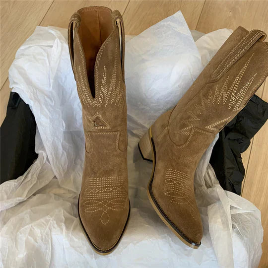 "Elegante Damen Cowboystiefel aus Leder, braun, rustikaler Stil, mittlere Höhe, modisches Design, Stadt und Land geeignet."
