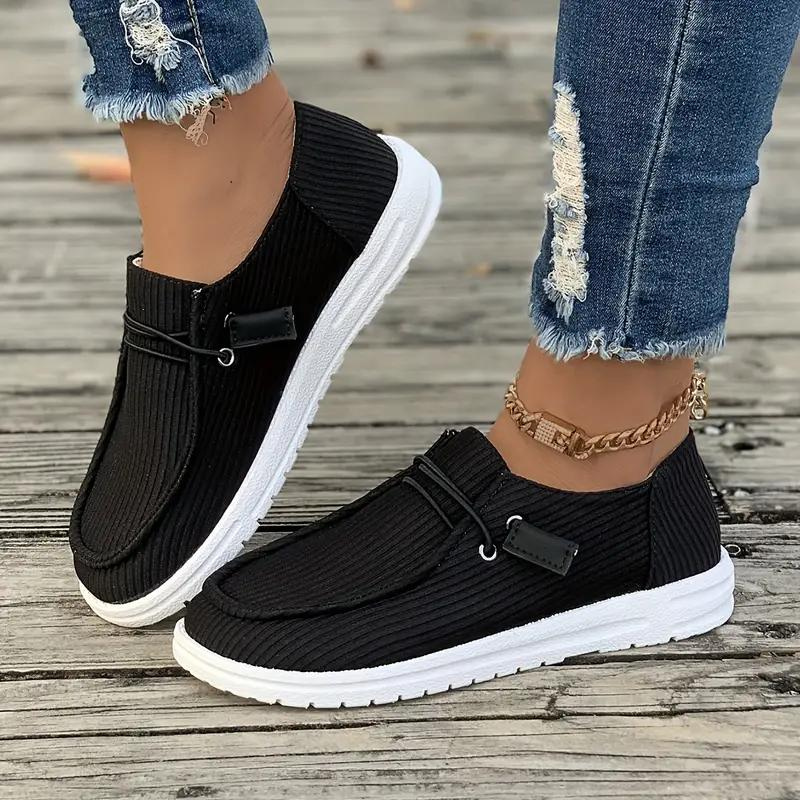 "Elegante Damen Freizeitschuhe, stilvolle Slip-On Loafers in Beige, modernes Design, bequemes Anziehen, vielseitig tragbar."