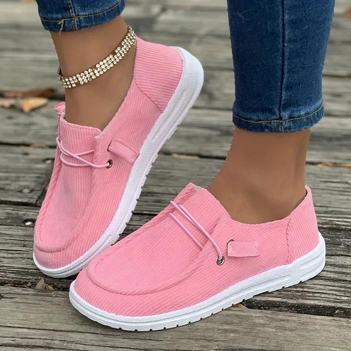 "Elegante Damen Freizeitschuhe, stilvolle Slip-On Loafers in Beige, modernes Design, bequemes Anziehen, vielseitig tragbar."