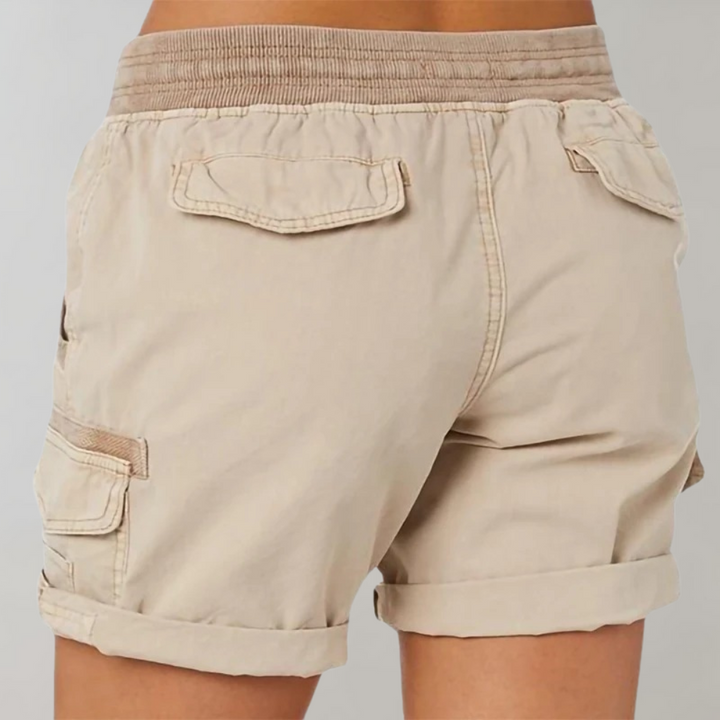 Elegante Damen High-Waist Shorts in Khaki, atmungsaktiv und vielseitig, perfekt für sommerliche Eleganz und Komfort.