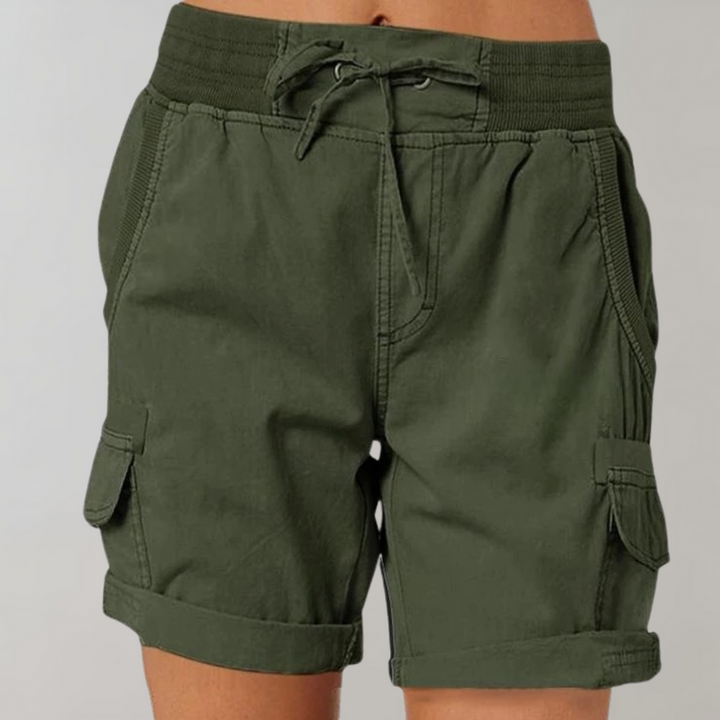 Elegante Damen High-Waist Shorts in Khaki, atmungsaktiv und vielseitig, perfekt für sommerliche Eleganz und Komfort.