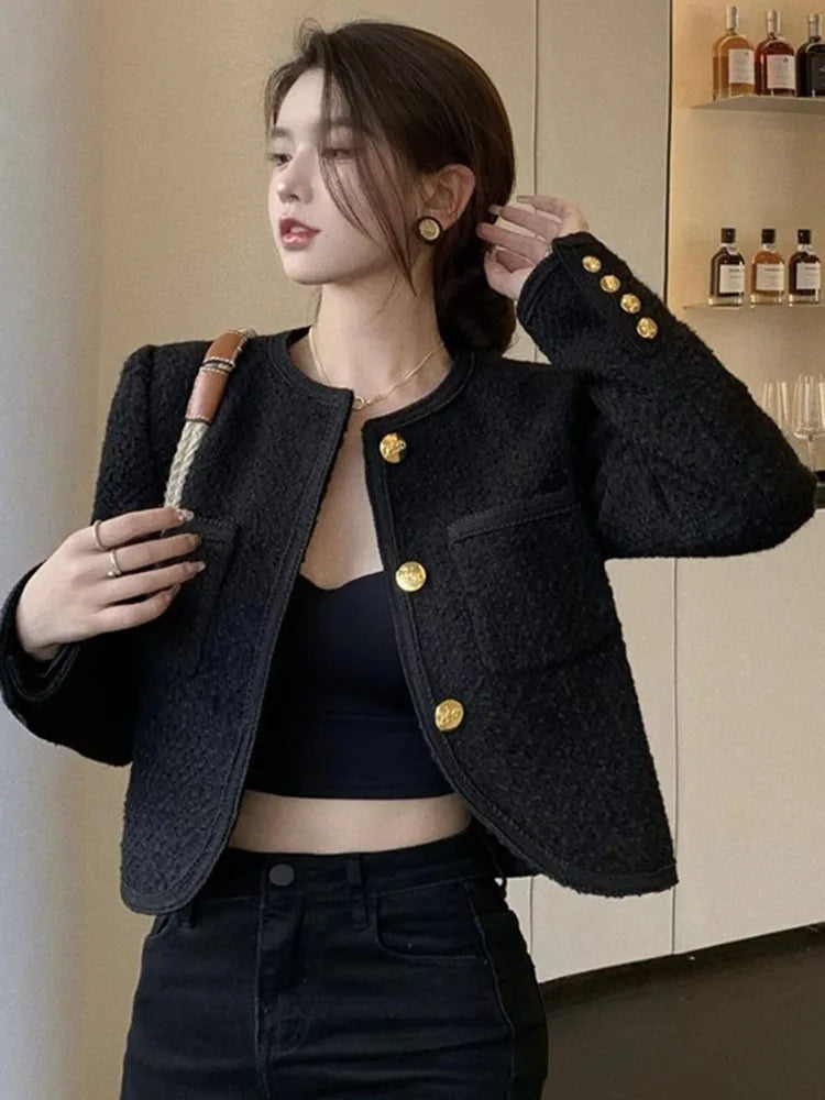 "Elegante Damen-Kurzjacke aus Tweed in taillierter Passform mit stilvollen Knöpfen, leicht und sommerlich, ideal für viele An