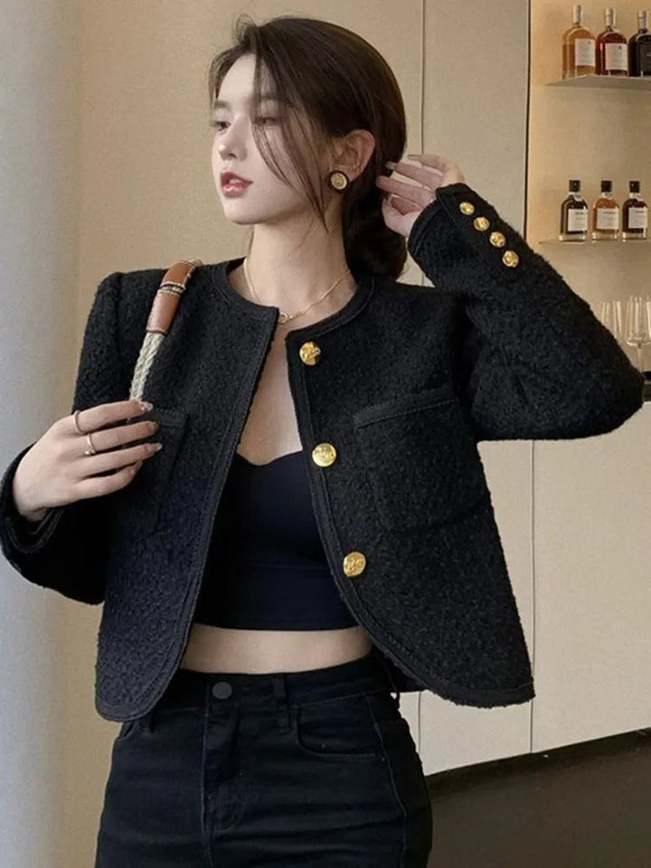 "Elegante Damen-Kurzjacke aus Tweed in taillierter Passform mit stilvollen Knöpfen, leicht und sommerlich, ideal für viele An