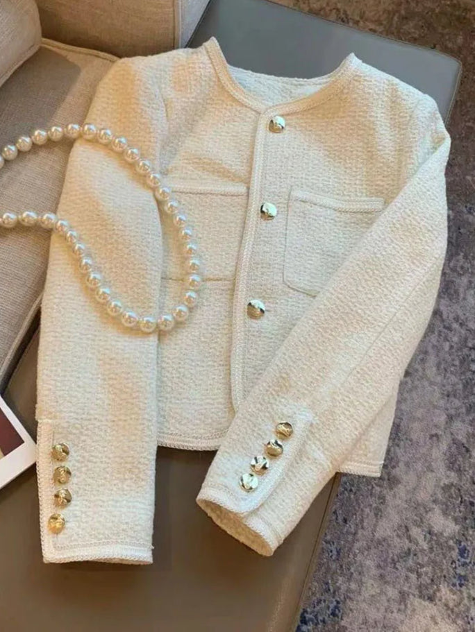 "Elegante Damen-Kurzjacke aus Tweed in taillierter Passform mit stilvollen Knöpfen, leicht und sommerlich, ideal für viele An