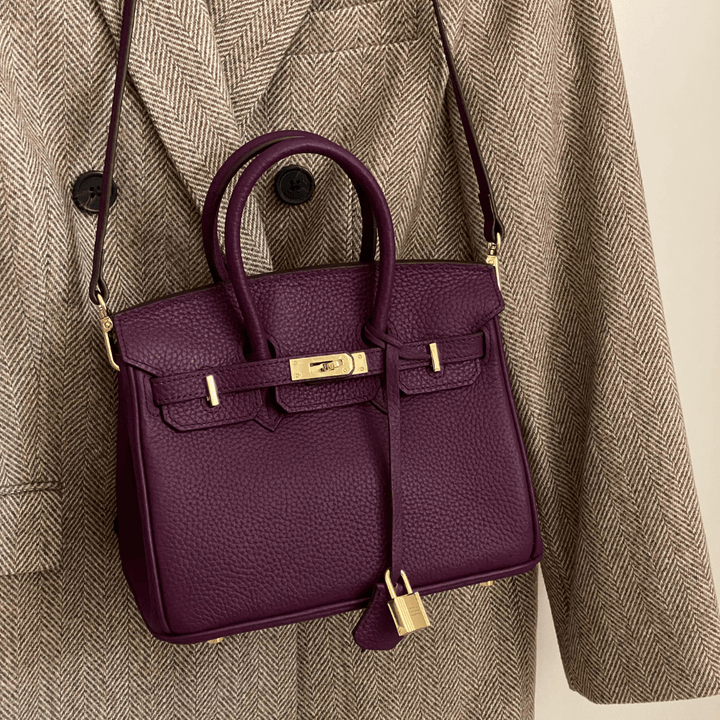 "Elegante Damen Lederhandtasche in Schwarz mit abnehmbarem Schulterriemen, ideal für stilbewusste Frauen."