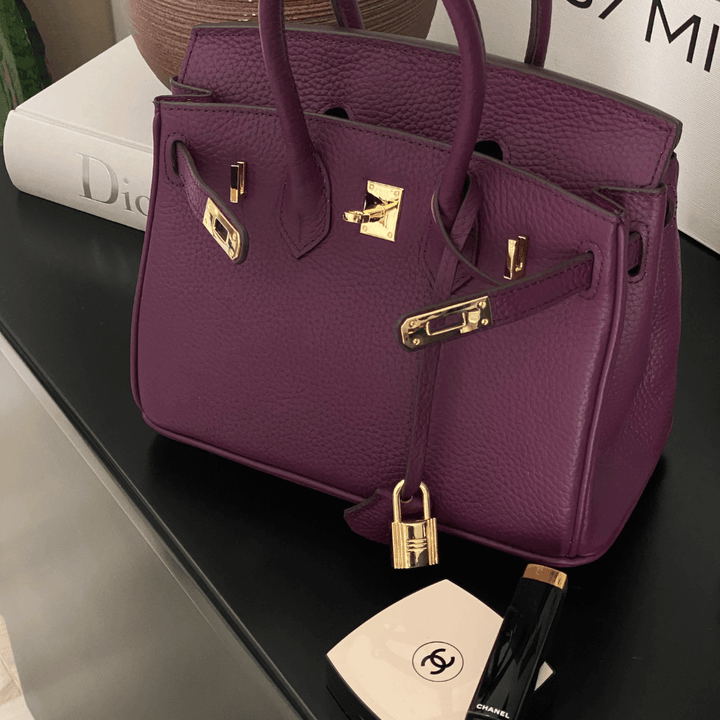 "Elegante Damen Lederhandtasche in Schwarz mit abnehmbarem Schulterriemen, ideal für stilbewusste Frauen."