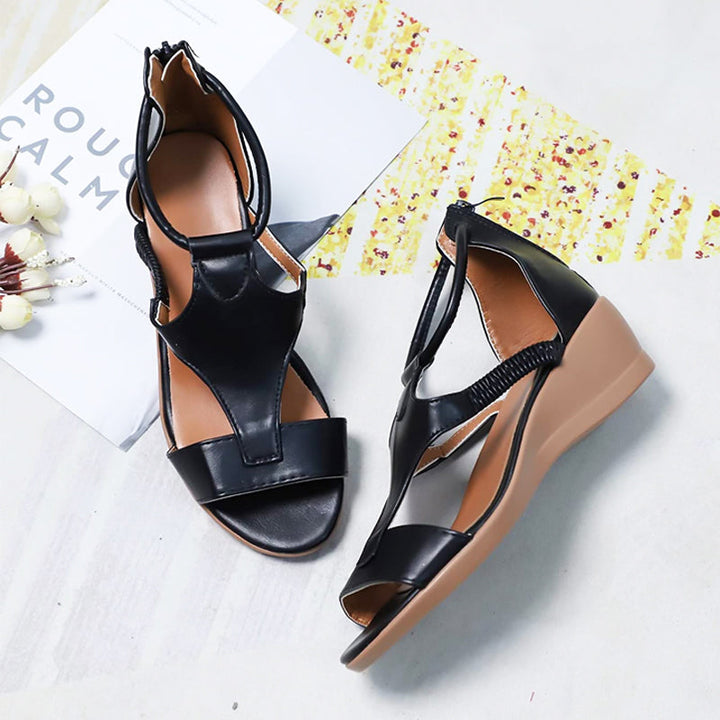 Elegante Damen Ledersandalen in Römisch inspiriertem Design mit Keilabsatz, offene Zehen, in vielseitigen Farben erhältlich.