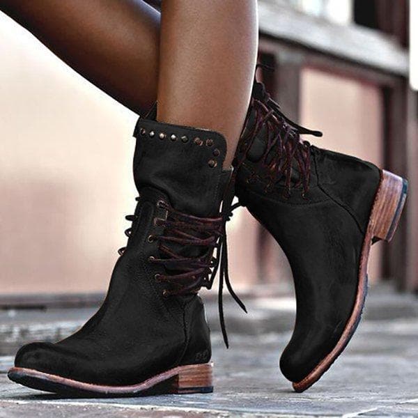 Elegante Damen Lederstiefel, zeitloses Design, hoher Schaft, braunes Leder, isolierendes Futter, ideal für kalte Tage.