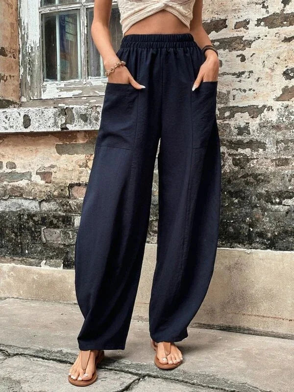Elegante Damen Leinenhosen, aus hochwertigem Leinenstoff, in lockerer Passform mit elastischem Bund und praktischen Taschen.