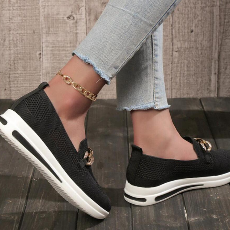 Elegante Damen-Loafer aus hochwertigen Materialien, braun, flacher Absatz, ideal für Alltag und besondere Anlässe.