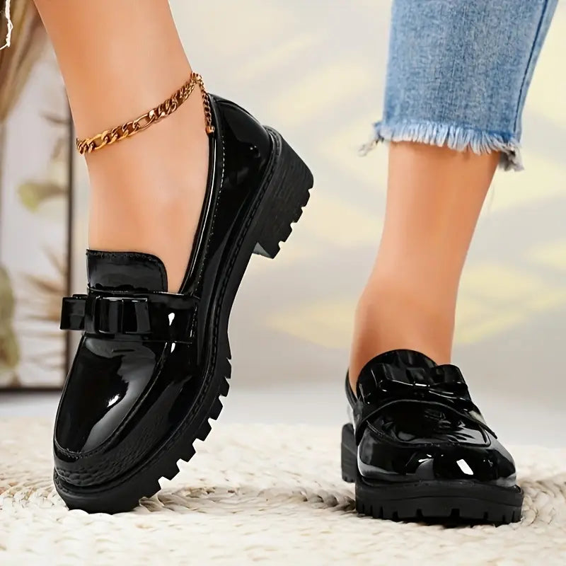 Elegante Damen Loafer mit klobigem Blockabsatz, femininem Schleifenknoten, ideal für vielseitige, stilvolle Anlässe.