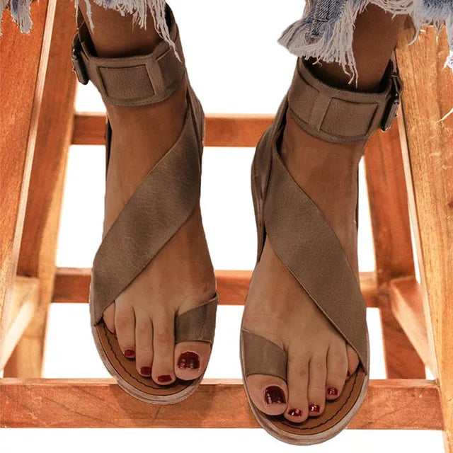Elegante Damen Sandalen mit orthopädischer Unterstützung, modernes Design, leicht, atmungsaktiv und flexibel.