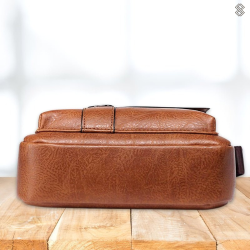 "Elegante Damen Schultertasche aus echtem Leder, dunkelbraun, mit zeitlosem Design und großzügigem Stauraum."