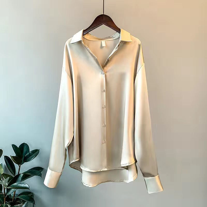 Elegante Damen-Seidenbluse in Beige, figurbetonter Schnitt, luxuriöse Qualität, ideal für Büro und Abendmode.