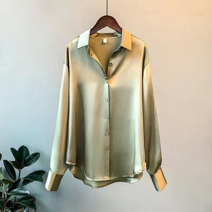 Elegante Damen-Seidenbluse in Beige, figurbetonter Schnitt, luxuriöse Qualität, ideal für Büro und Abendmode.