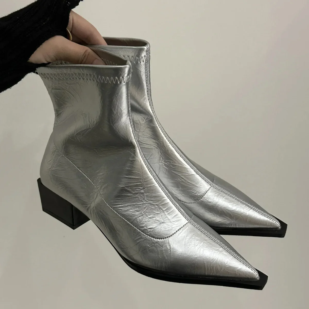 "Elegante Damen Stiefeletten mit spitzem Zehen-Design, schlanker Silhouette, ideal für Büro und Freizeit, hoher Komfort."