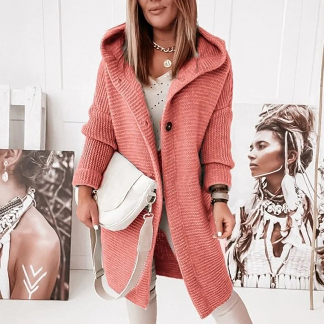 "Elegante Damen-Strickjacke in klassischem Muster, schmeichelnder Schnitt, vielseitig kombinierbar für Komfort und Stil."
