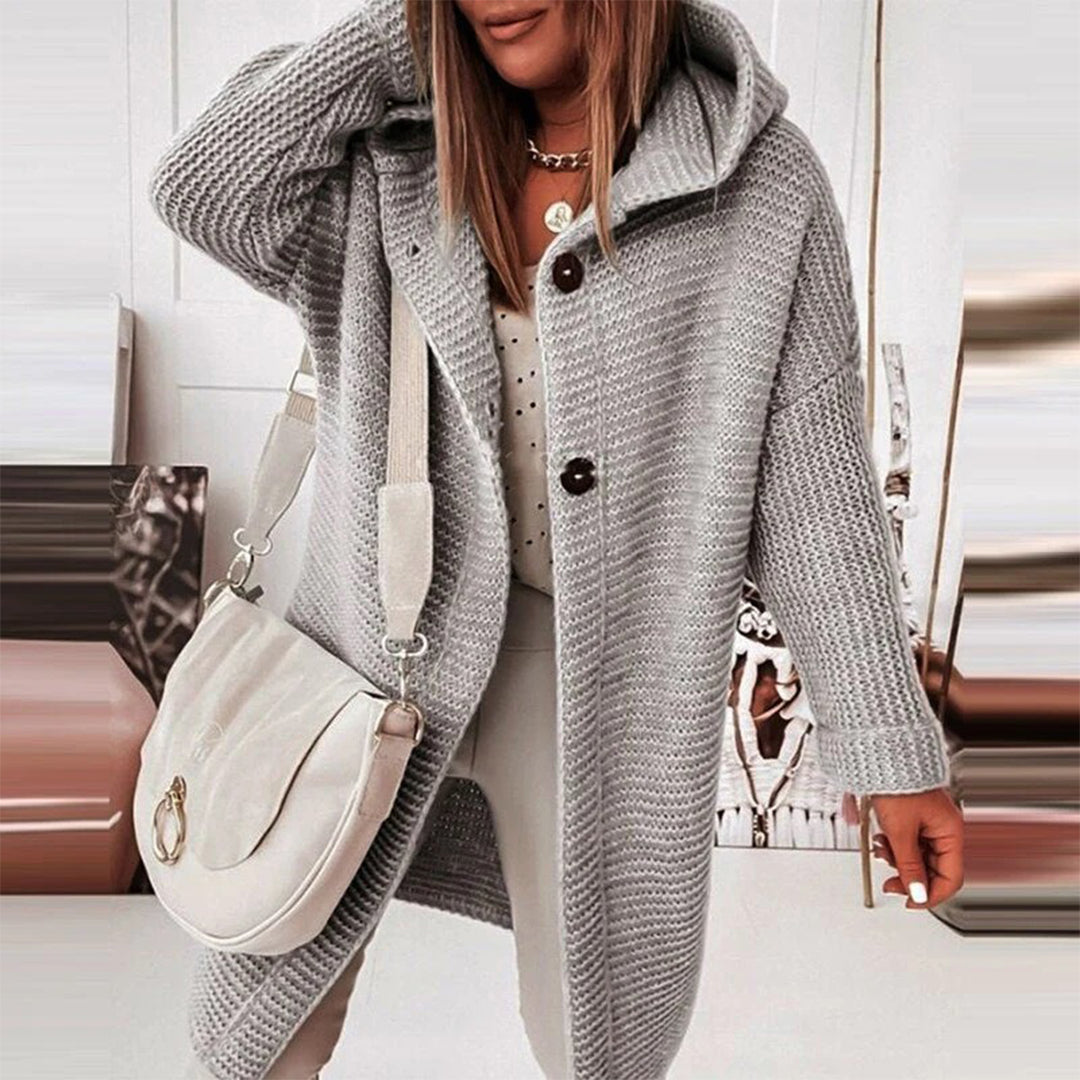 "Elegante Damen-Strickjacke in klassischem Muster, schmeichelnder Schnitt, vielseitig kombinierbar für Komfort und Stil."