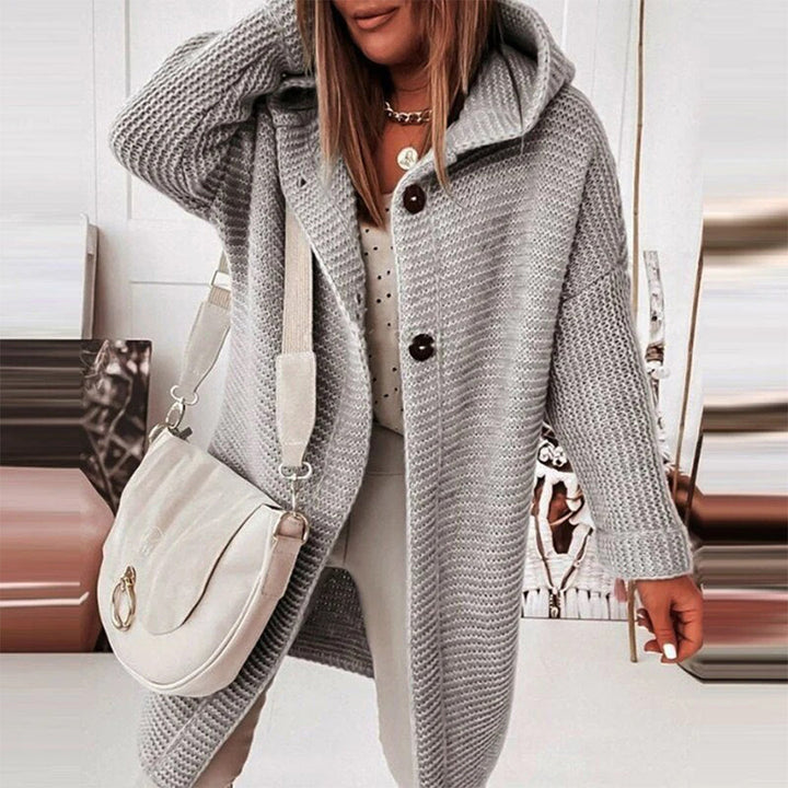 "Elegante Damen-Strickjacke in klassischem Muster, schmeichelnder Schnitt, vielseitig kombinierbar für Komfort und Stil."
