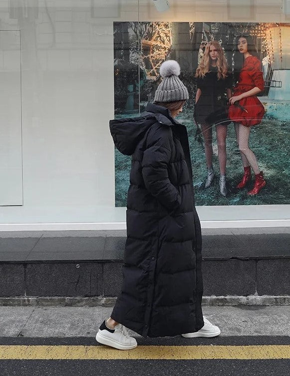 "Elegante Damen Winterjacke, winddicht, klassisches Design, warmes Material, ideal für alle vier Jahreszeiten."