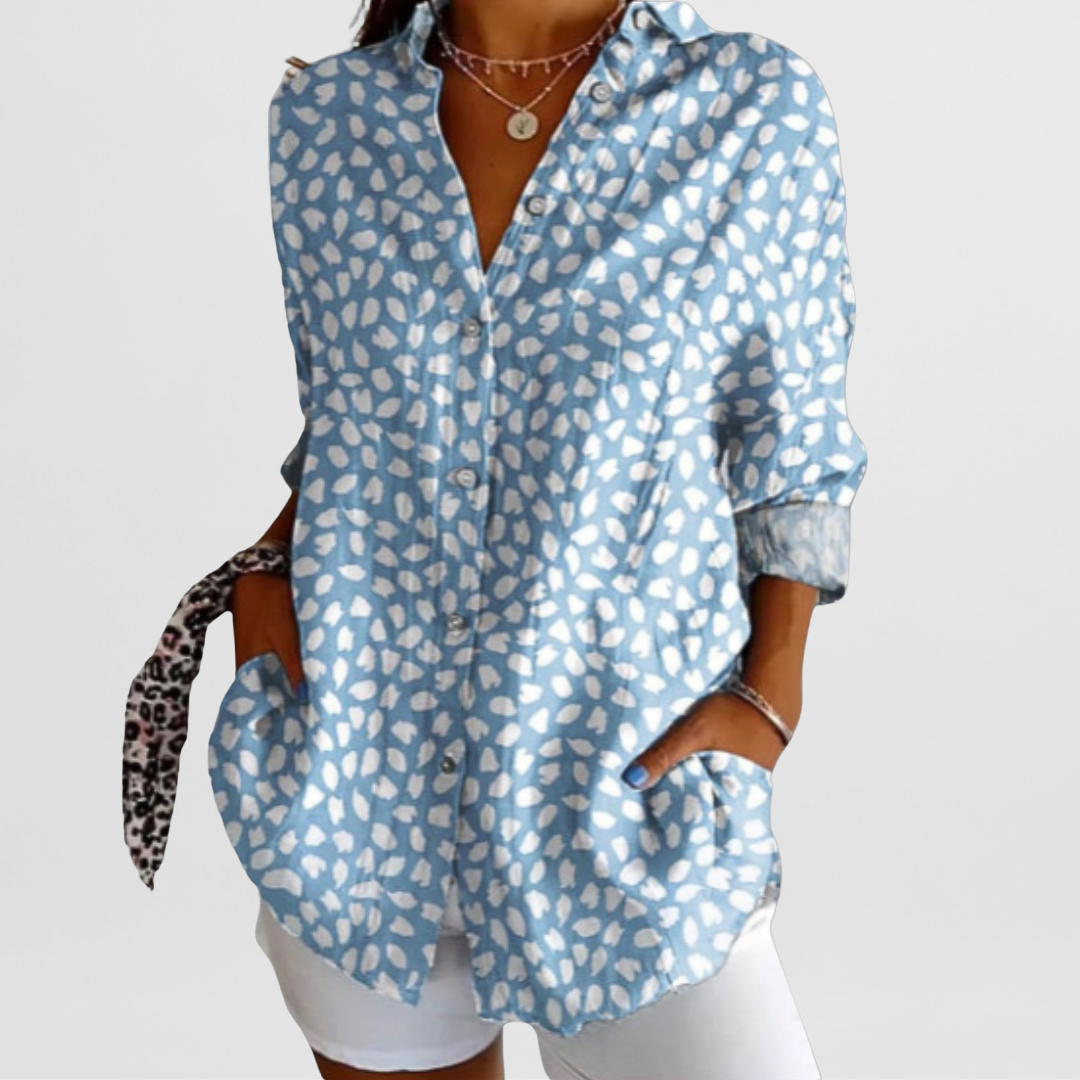 Elegante Damenbluse, hellblau, aus Premium-Baumwolle, vielseitig für Büro und Alltag, knitterfrei und schick.