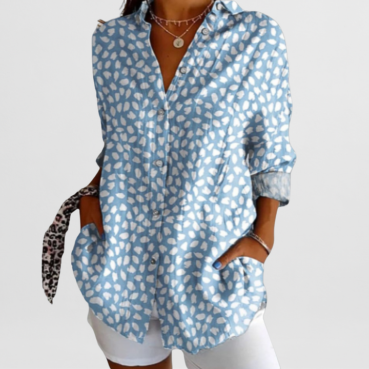 Elegante Damenbluse, hellblau, aus Premium-Baumwolle, vielseitig für Büro und Alltag, knitterfrei und schick.