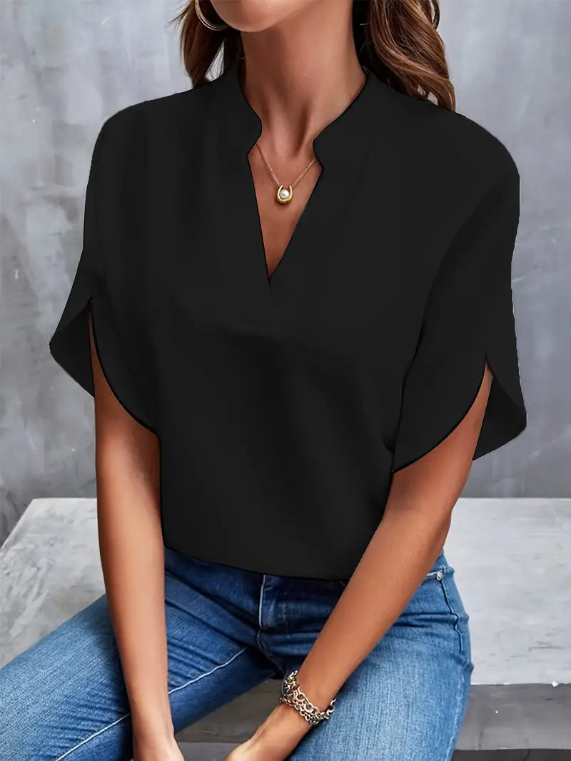 Elegante Damenbluse in zeitlosem Design, leicht und vielseitig, Vorderansicht, ideal für jeden Anlass und in vielen Farben.