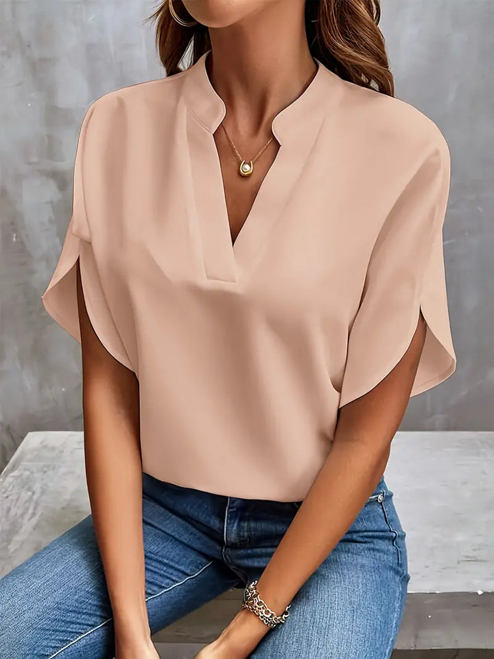 Elegante Damenbluse in zeitlosem Design, leicht und vielseitig, Vorderansicht, ideal für jeden Anlass und in vielen Farben.