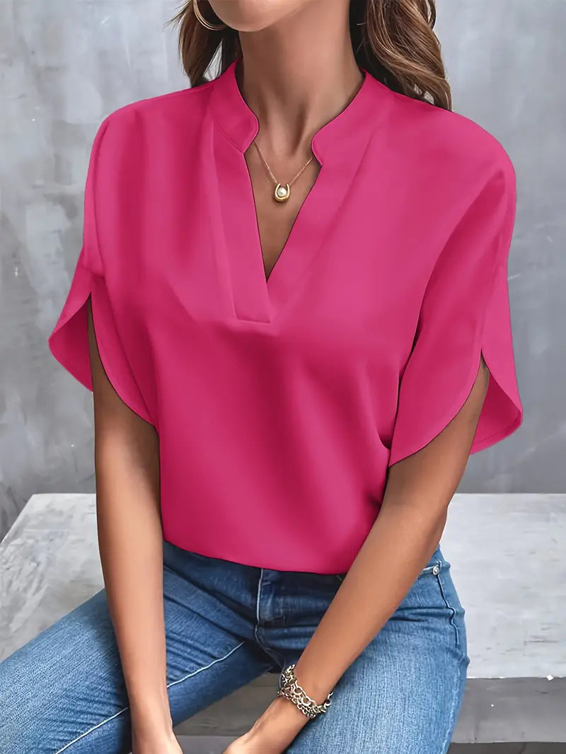 Elegante Damenbluse in zeitlosem Design, leicht und vielseitig, Vorderansicht, ideal für jeden Anlass und in vielen Farben.